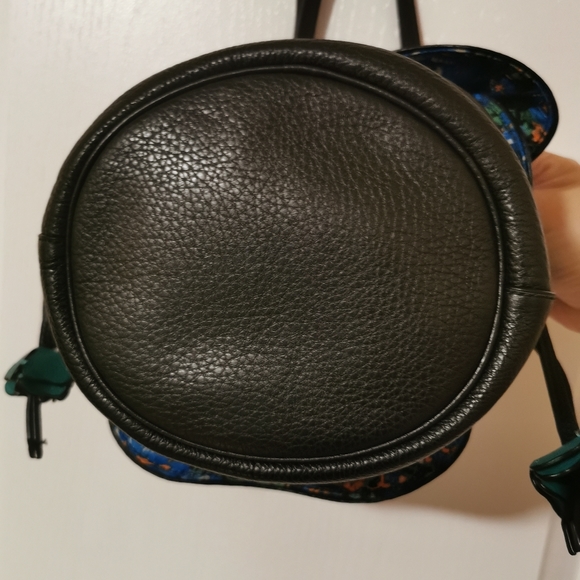 coach floral bucket bag in black - Picture 3 of 5